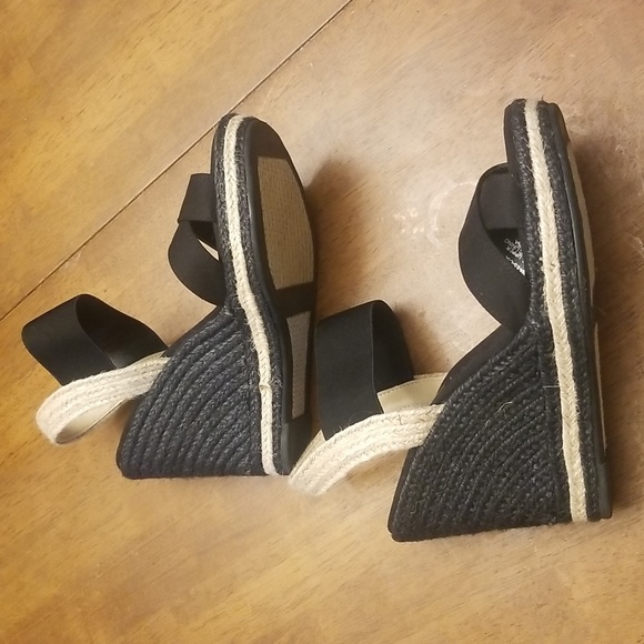 LAUREN Ralph Lauren Elena wedge sandals. - Picture 2 of 8